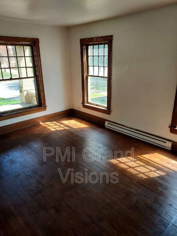 Building Photo - 623 W William St