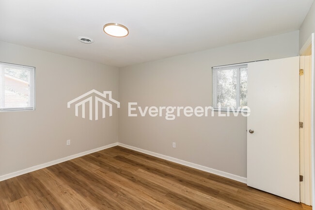 Building Photo - 3609 Massoit Dr