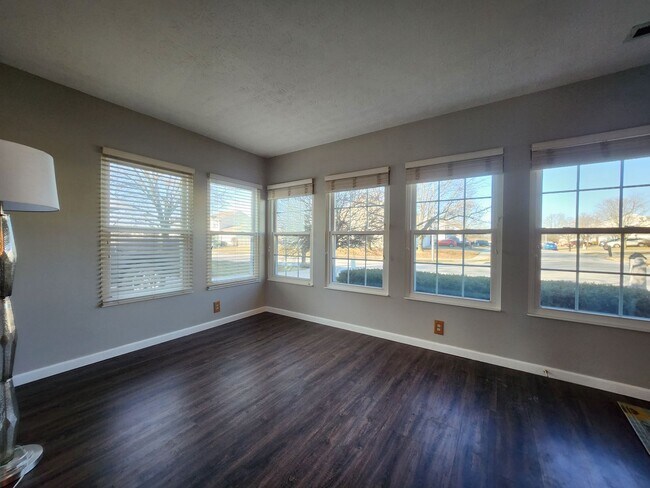 Building Photo - Beautiful 2-Story Home in Northmont School District