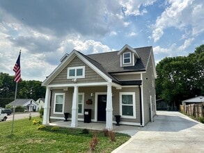 Building Photo - Brand New! Pre-leasing 26-27 Students