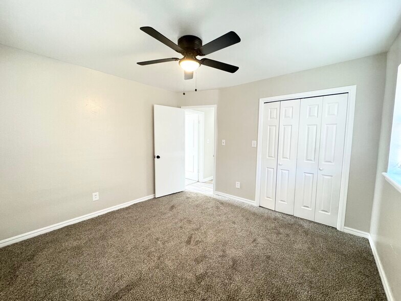 Building Photo - 1321 Beechwood Dr