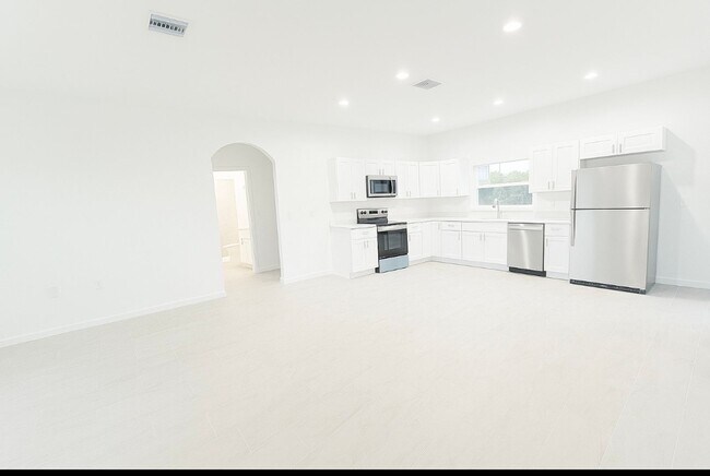 Building Photo - Brand New 3 Bed / 2 Bath Rental in Cape Coral