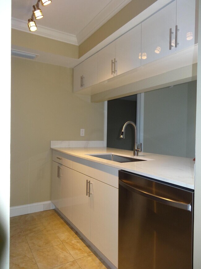 Building Photo - 7091 Golf Colony Ct