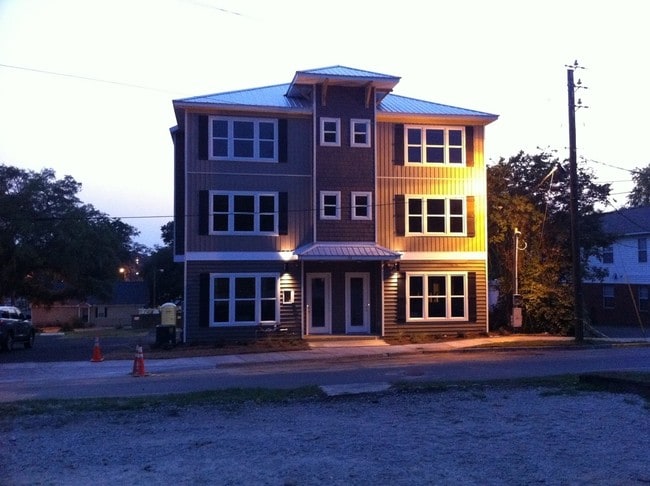 Building Photo - Places on Conradi at FSU