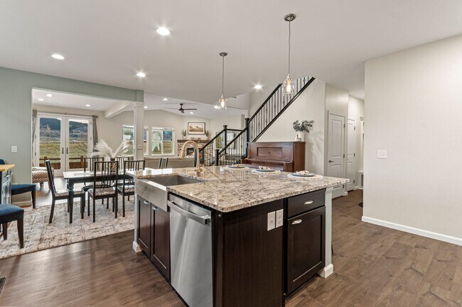 Building Photo - Modern Living. Unforgettable Views 5 bedroom / 5 bathrooms in the desirable Candelas community