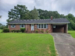 Building Photo - Well Maintained Brick Home