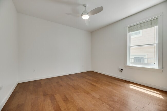 Building Photo - 2604 Thomas Ave