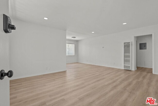 Building Photo - 628 Huntley Dr