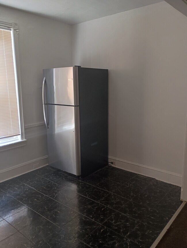 Building Photo - 46 N 56th St