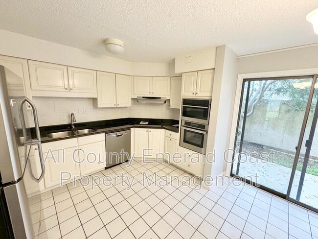 Building Photo - 930 Gulf Shore Dr