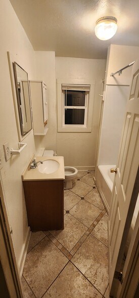 Building Photo - 1112 8th St
