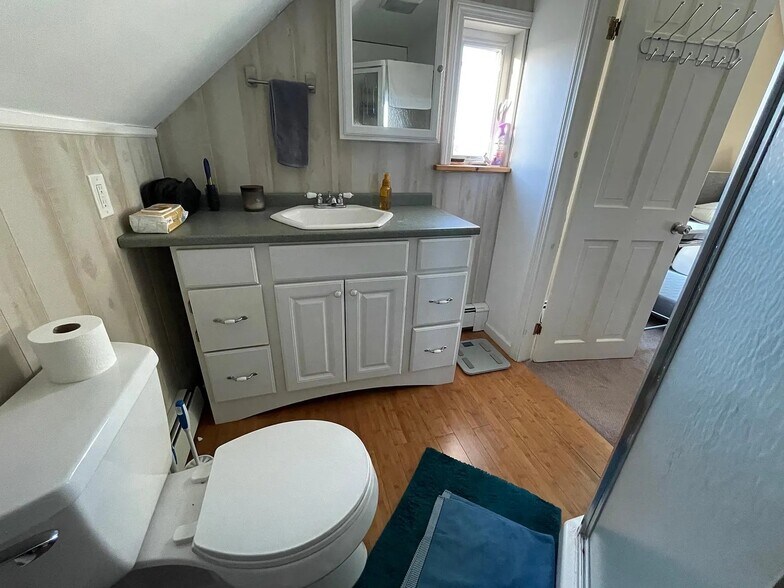 Building Photo - 83 Kneen St