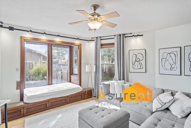 Building Photo - Amazing Fully Renovated Custom Furnished H...