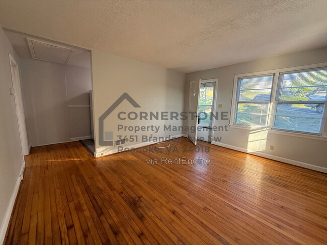 Building Photo - 3510 View Ave