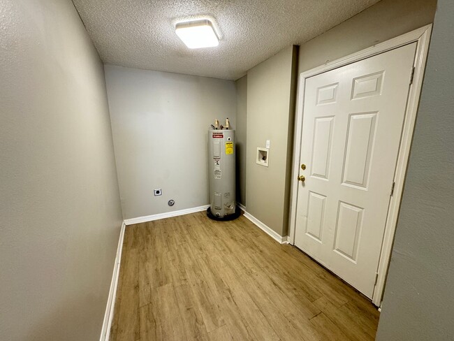 Building Photo - Beautiful 3/2 Duplex in St. Cloud