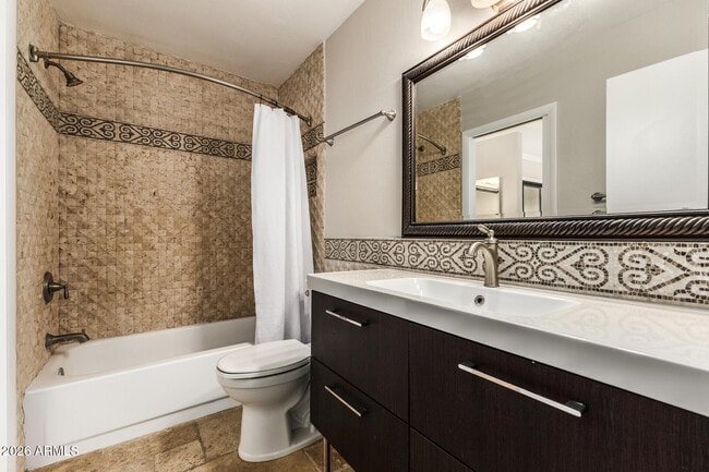 Building Photo - 1401 E Puget Ave