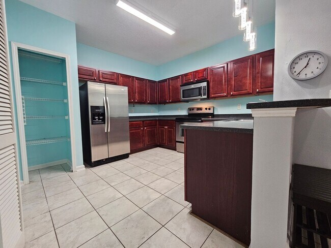 Building Photo - Top floor 3/2 unit in the gated Summer Key...