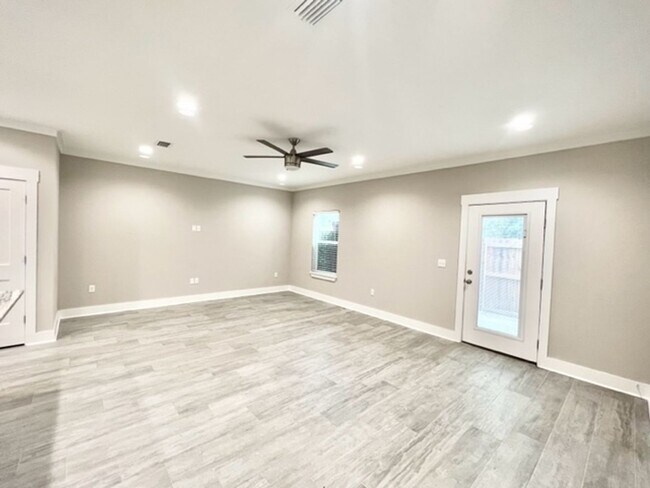 Building Photo - 9 Praiseworthy Dr