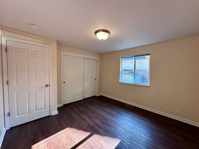 Building Photo - 6204e