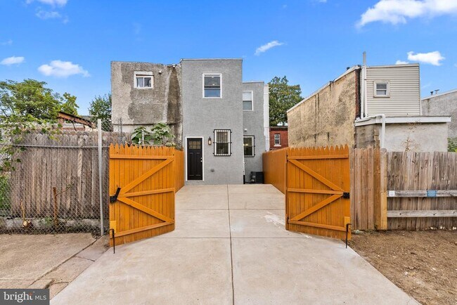 Building Photo - 2142 N Percy St