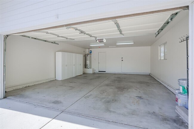 Building Photo - 3 Bedroom, 2 Bath, 2 Car Garage For Rent in Prescott!