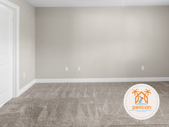 Building Photo - Stunning Home in East Navarre