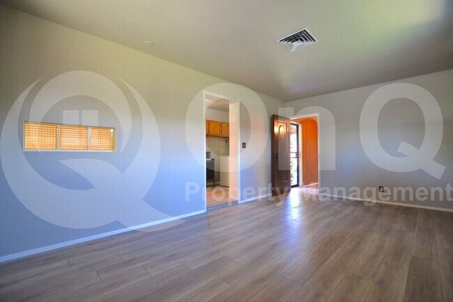 Building Photo - 1930 E Solano Dr