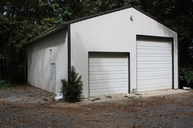 Building Photo - 11784 White Oak Rd