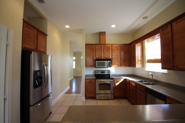 Building Photo - Beautiful 4 Bedroom Home In Newport Colony
