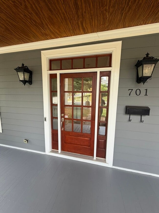 Building Photo - Spacious~Charming~Dilworth! 3800 SF 4 Beds 3.5 Baths