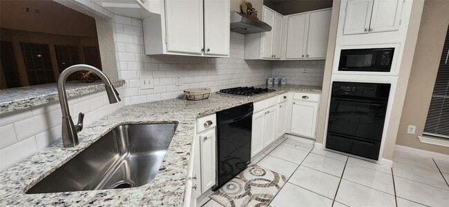 Building Photo - 15334 Oak Terrace Dr