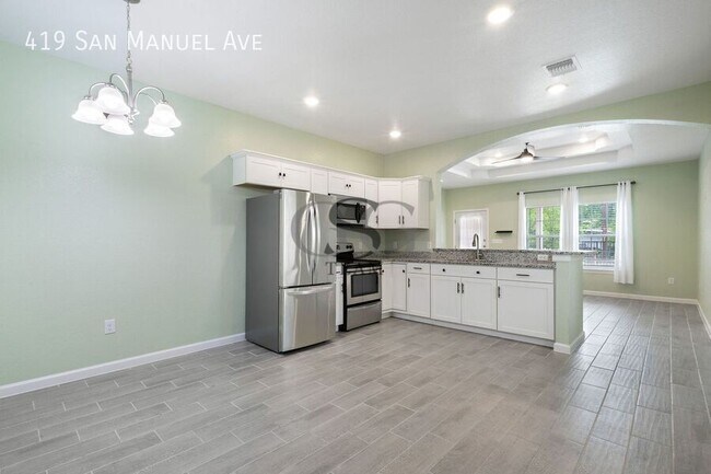 Building Photo - 419 San Manuel Ave