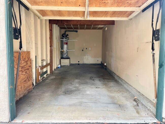 Building Photo - Upper level in Fire Mountain!