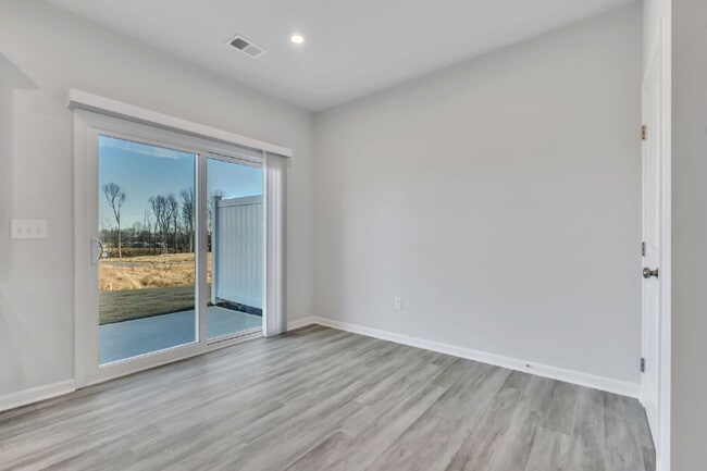 Building Photo - Amazing Lease Special!!Brand-New 3BR/2.5BA Townhome with Garage in Greer $1725/mo