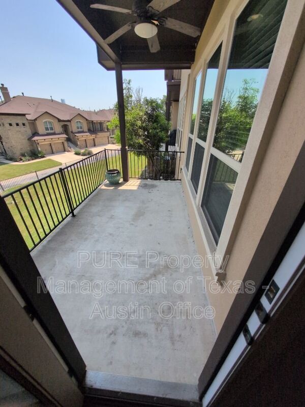 Building Photo - 325 Lombardia Dr