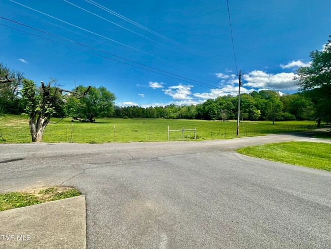 Building Photo - 2108 Pleasant View Dr