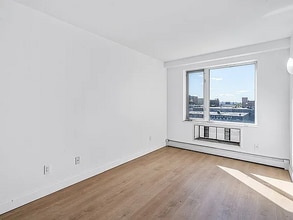 Building Photo - APT 4H