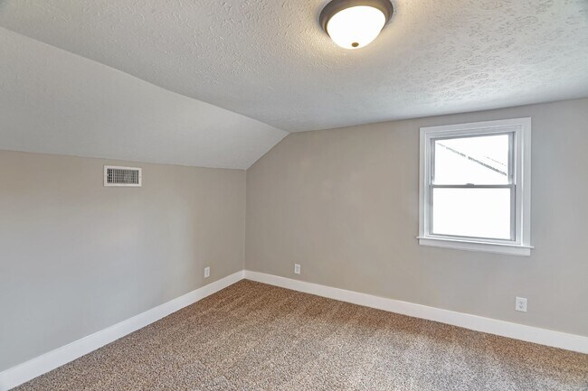 Building Photo - 416 Highland Ct
