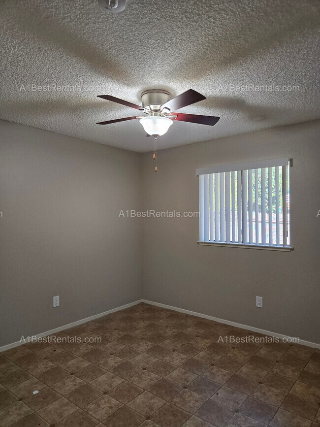 Building Photo - 5025 Estates Dr