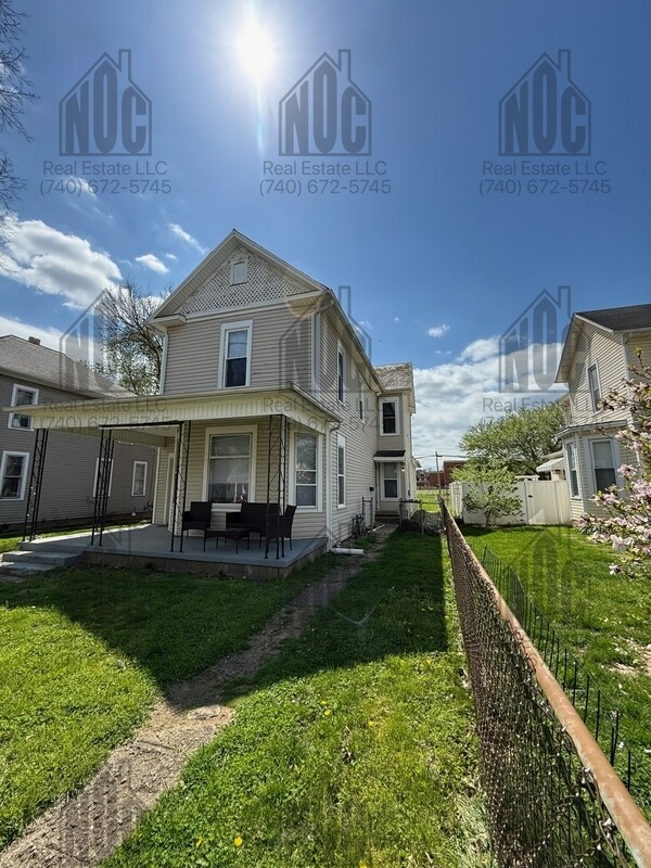 Building Photo - 160 1/2-160 1/2 Lake St