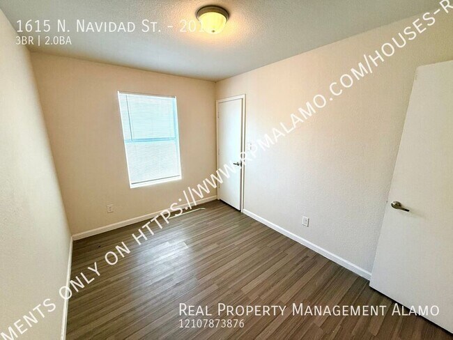 Building Photo - 1615 N Navidad St