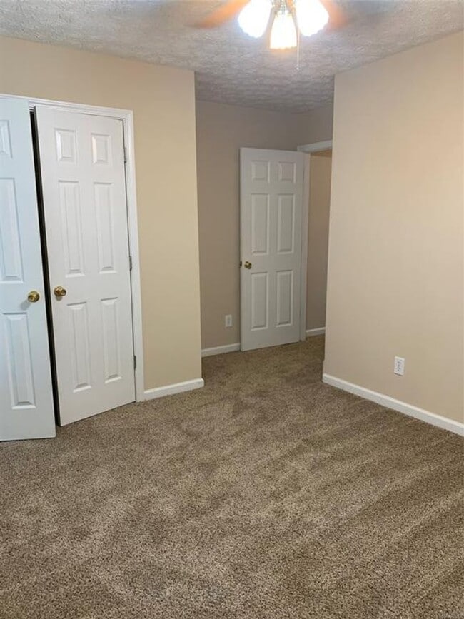 Building Photo - 131 Live Oaks Dr