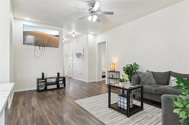 Building Photo - 744 E Bluebonnet Dr