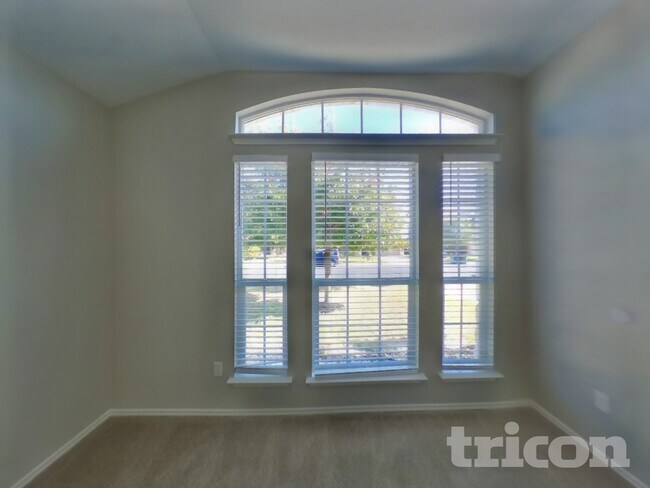 Building Photo - 347 Foster Ln