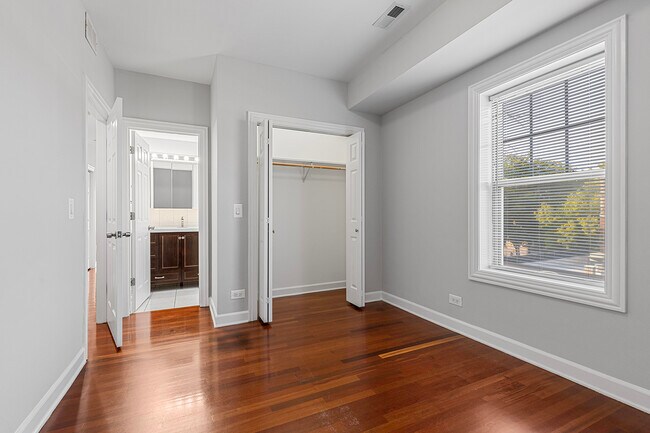 Building Photo - 7367 N Ashland Blvd