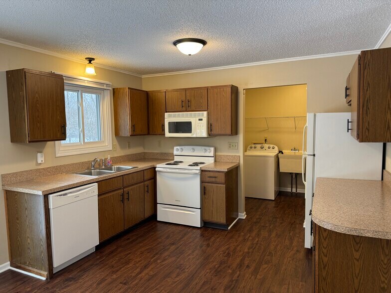 Building Photo - 15543 144th Ave