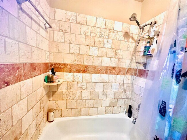 Building Photo - 3902 Peterson Ave