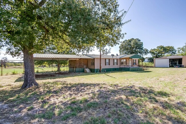 Building Photo - Country Living with Several Acres of Pastu...