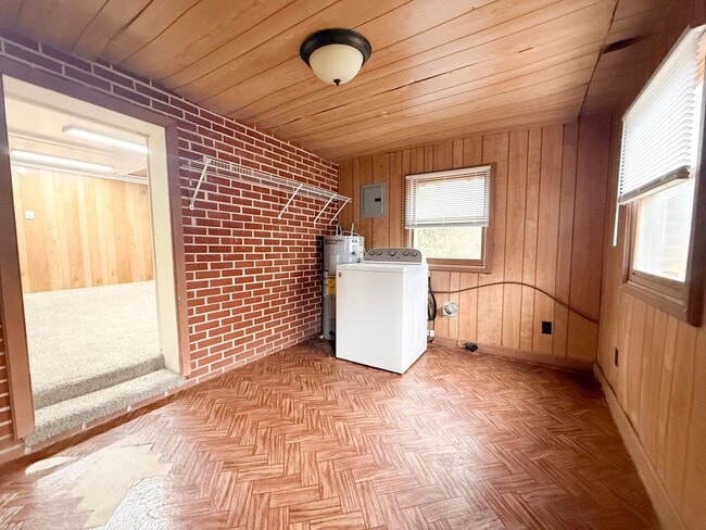 Building Photo - Spacious 2-Bedroom One-Level Home with Carport and Large Backyard