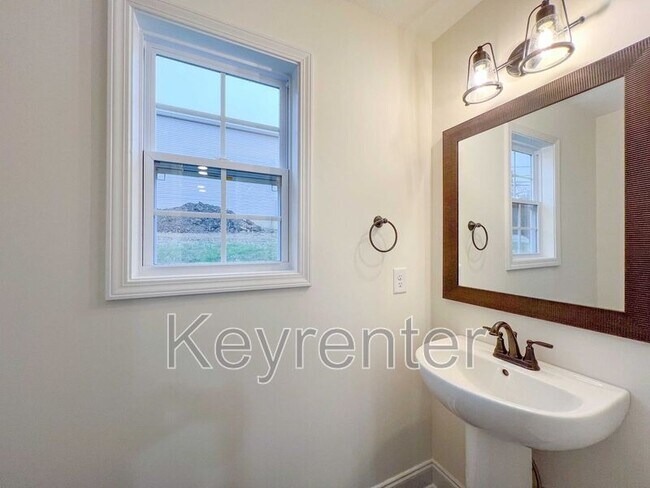 Building Photo - 6025 Memory Hill Ln